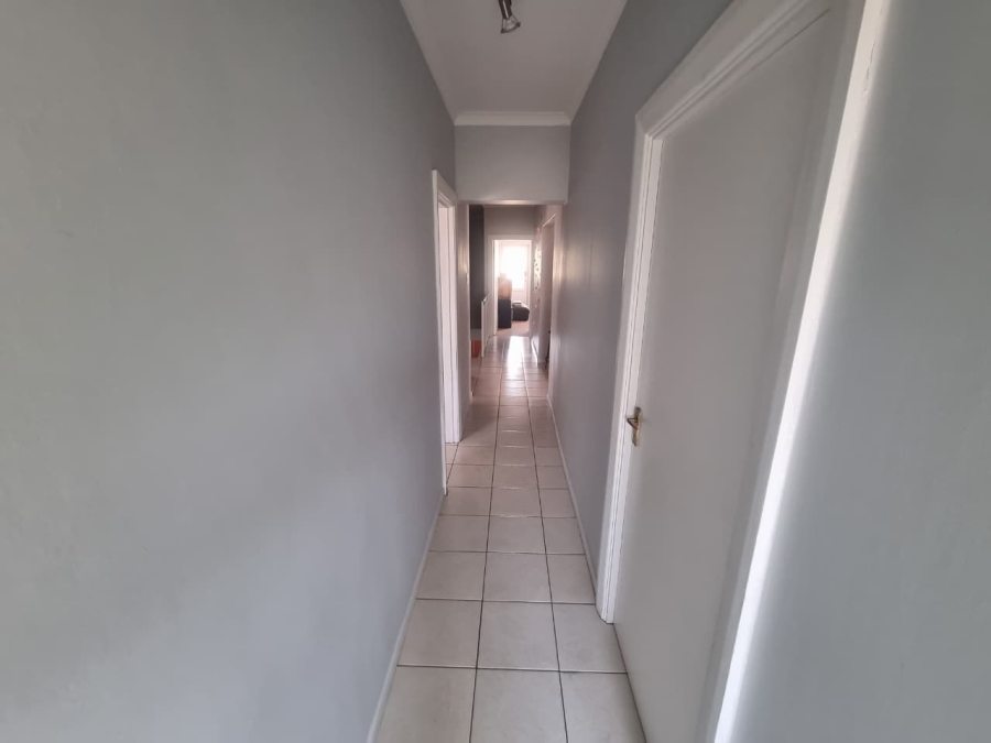To Let 4 Bedroom Property for Rent in Claremont Western Cape